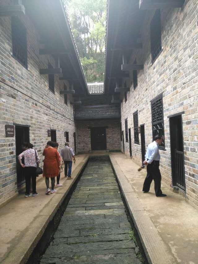贡元牌匾值钱吗_贡院匾额题字_世贡第匾额