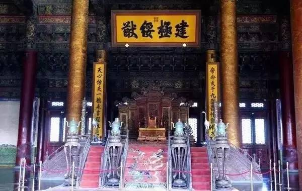 匾额放在室内还是室外_匾额放在桌面上支架_匾额放在哪