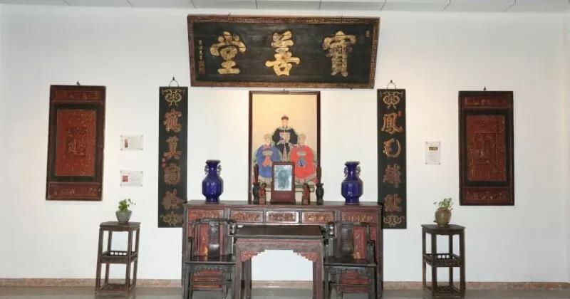 匾额怎么量_天下第一关匾额朝_启功题书画院扁匾额