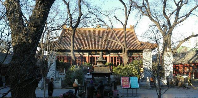 大雄宝殿的匾题什么字_大雄宝匾额_大雄宝殿牌匾的意义