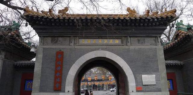 大雄宝殿的匾题什么字_大雄宝匾额_大雄宝殿牌匾的意义