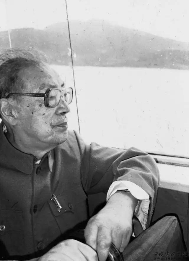 大雄宝殿横匾_大雄宝匾额_大雄宝殿的匾题什么字
