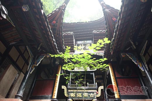 道观的匾额_道观匾额是阳雕还是阴雕_道观匾额竖匾与横匾区别
