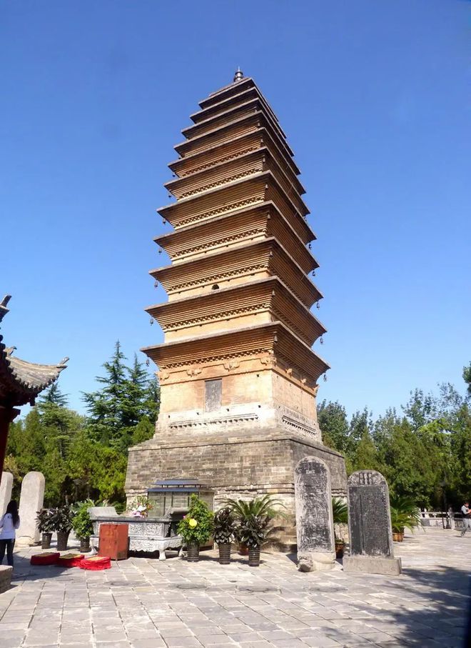 寺庙匾额上题词_寺庙匾额_寺庙匾额的悬挂方法有哪些