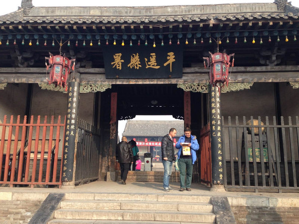 黑色匾额_黑色匾额大红绸子图片_黑色牌匾