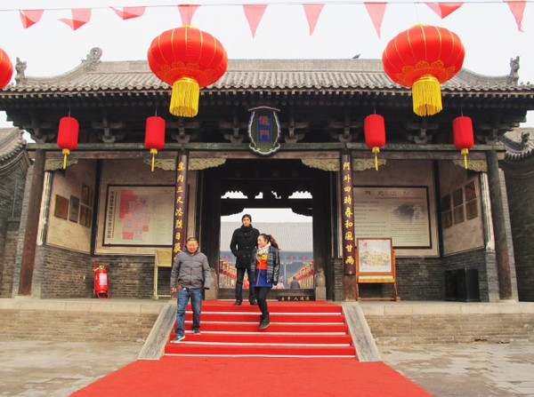 黑色牌匾_黑色匾额_黑色匾额大红绸子图片