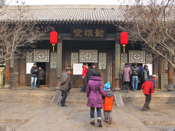 黑色匾额大红绸子图片_黑色匾额_黑色牌匾