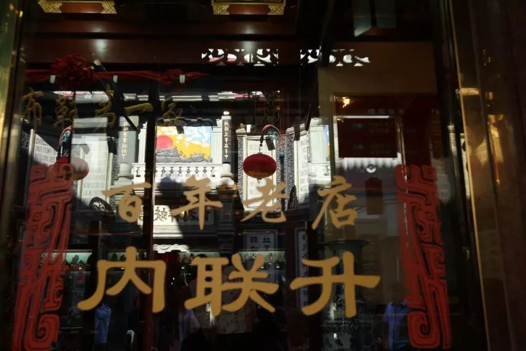 写过匾额的历史名人_历代名匾_名人匾额写历史过程的句子