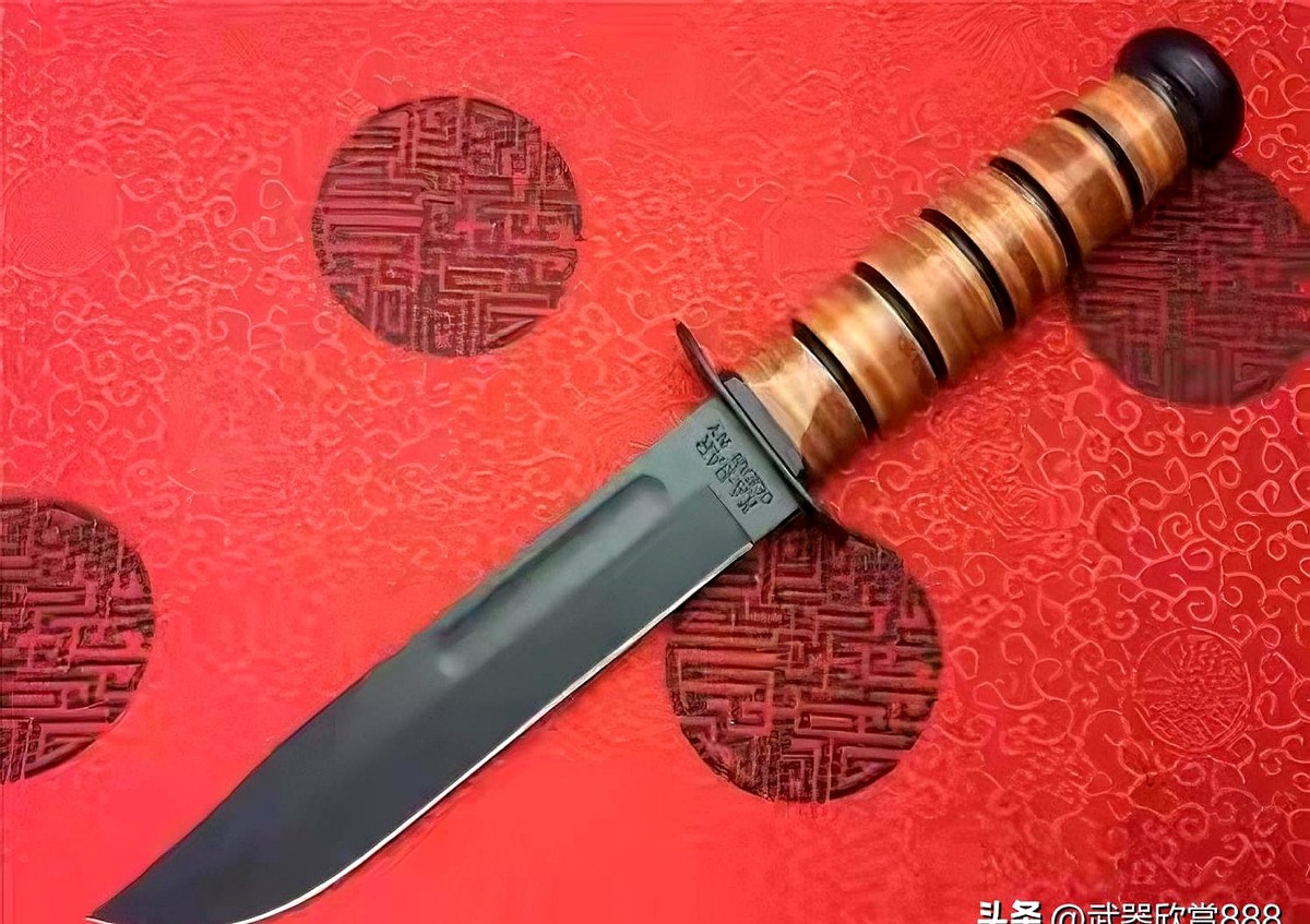 雕刻木头用什么刀_顶级刀具手工锻造_大马士革钢刀艺术价值