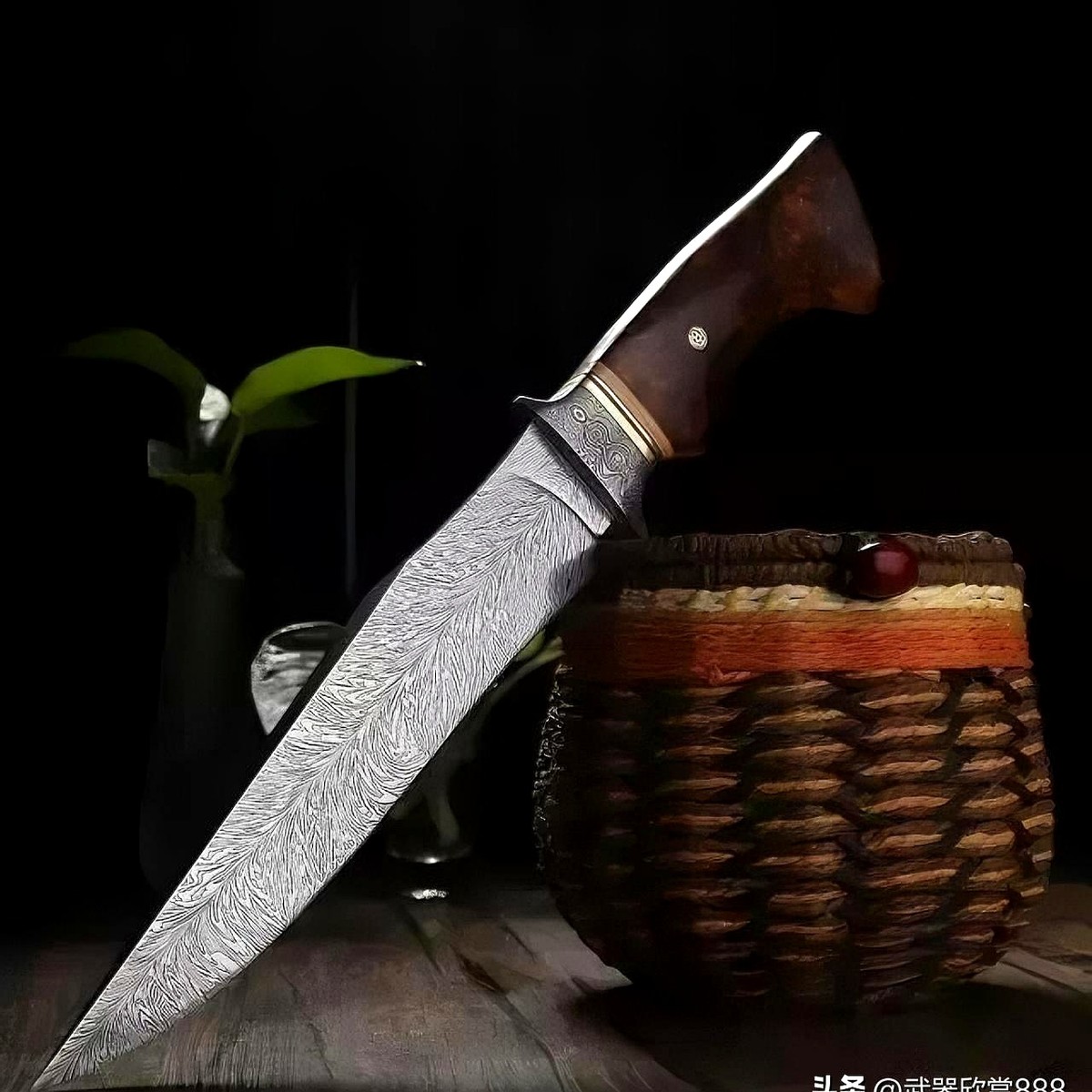 雕刻木头用什么刀_大马士革钢刀艺术价值_顶级刀具手工锻造